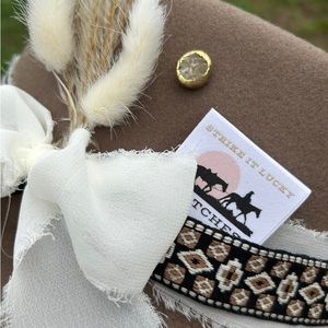 Gigi Pip Ginger Gambler in brown with custom band and accessories